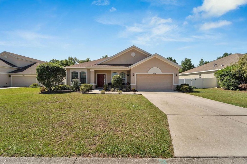 2207 Via Napoli St, Plant City FL  33566-1021 exterior