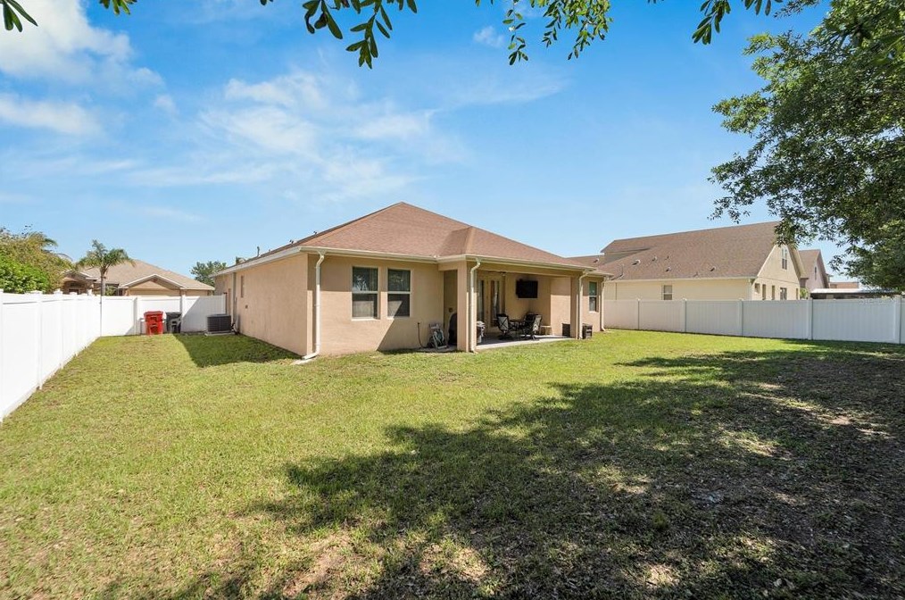 2207 Via Napoli St, Plant City FL  33566-1021 exterior