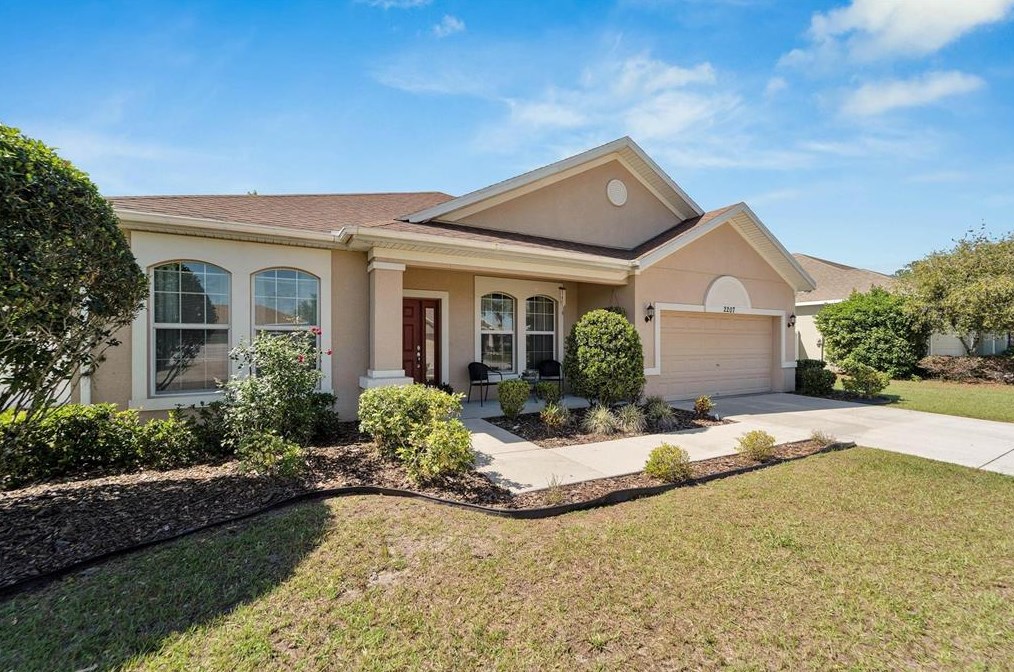 2207 Via Napoli St, Plant City FL  33566-1021 exterior