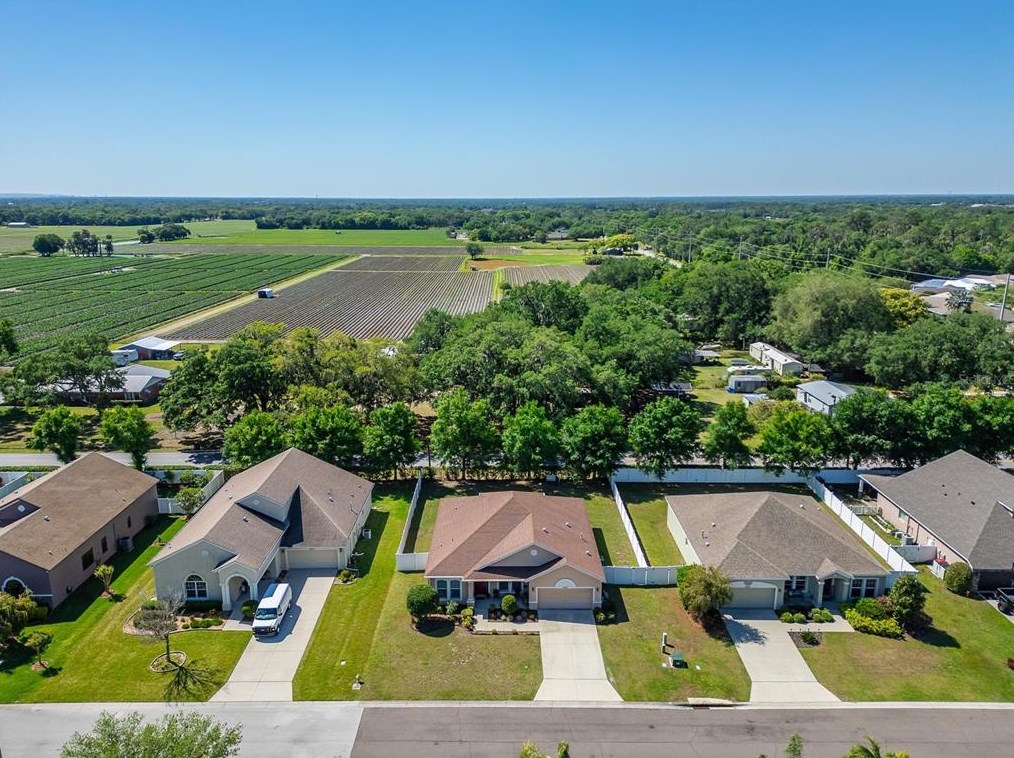 2207 Via Napoli St, Plant City FL  33566-1021 exterior