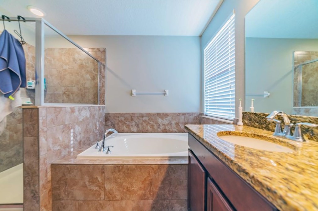 10103 Newminster Loop, Ruskin FL  33573-6727 exterior