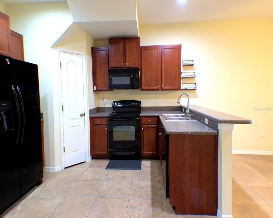 1873 Greenwood Valley Dr, Plant City FL  33563-6996 exterior