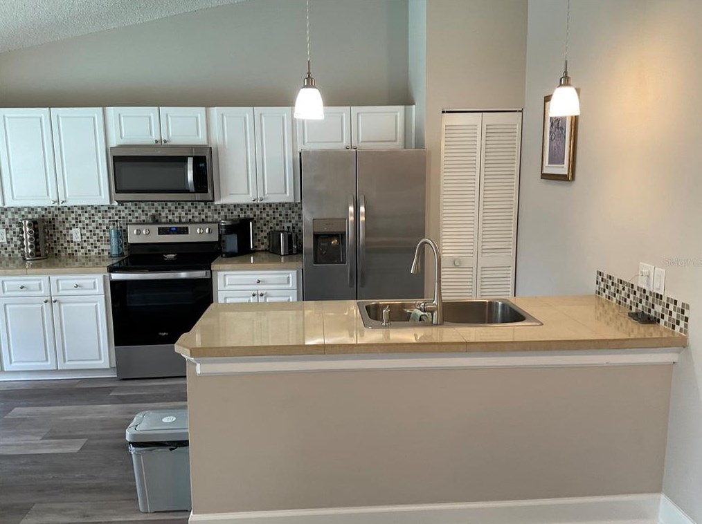1615 Portsmouth Lk Dr, Brandon FL  33511-1877 exterior