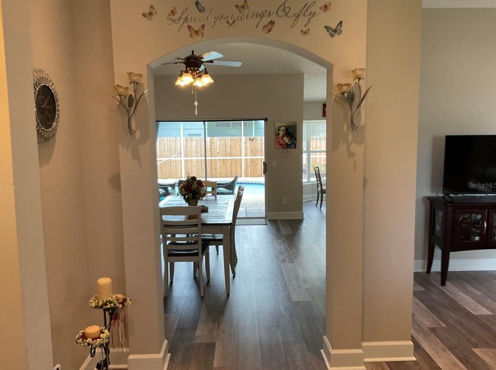 1615 Portsmouth Lake Dr, Brandon FL  33511-1877 exterior