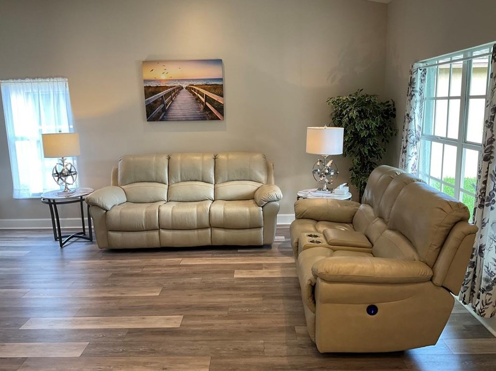 1615 Portsmouth Lk Dr, Brandon FL  33511-1877 exterior