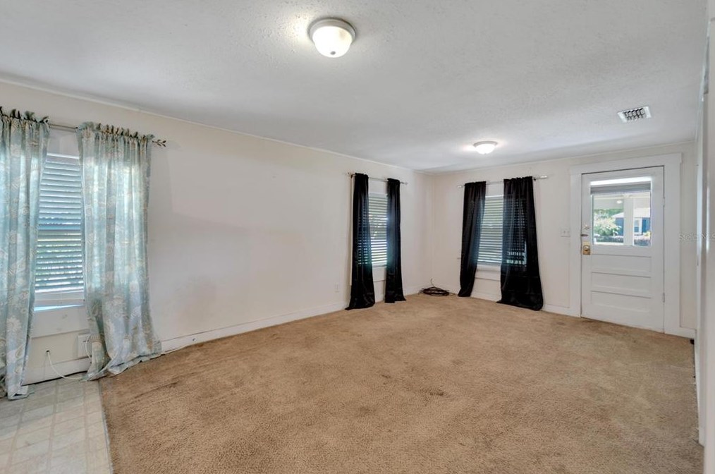 2707 Franklin St, Plant City FL  33563-8947 exterior