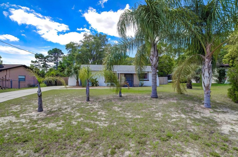 5249 Courtland Rd, Brooksville FL  34608-2326 exterior