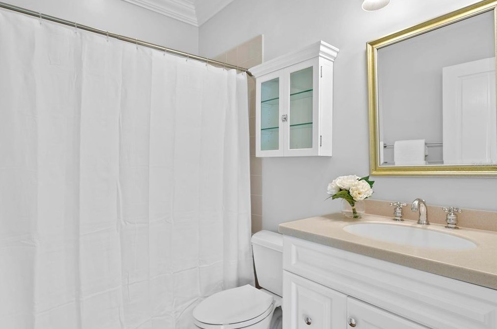 2108 Watrous Ave, Tampa FL  33606-3047 exterior