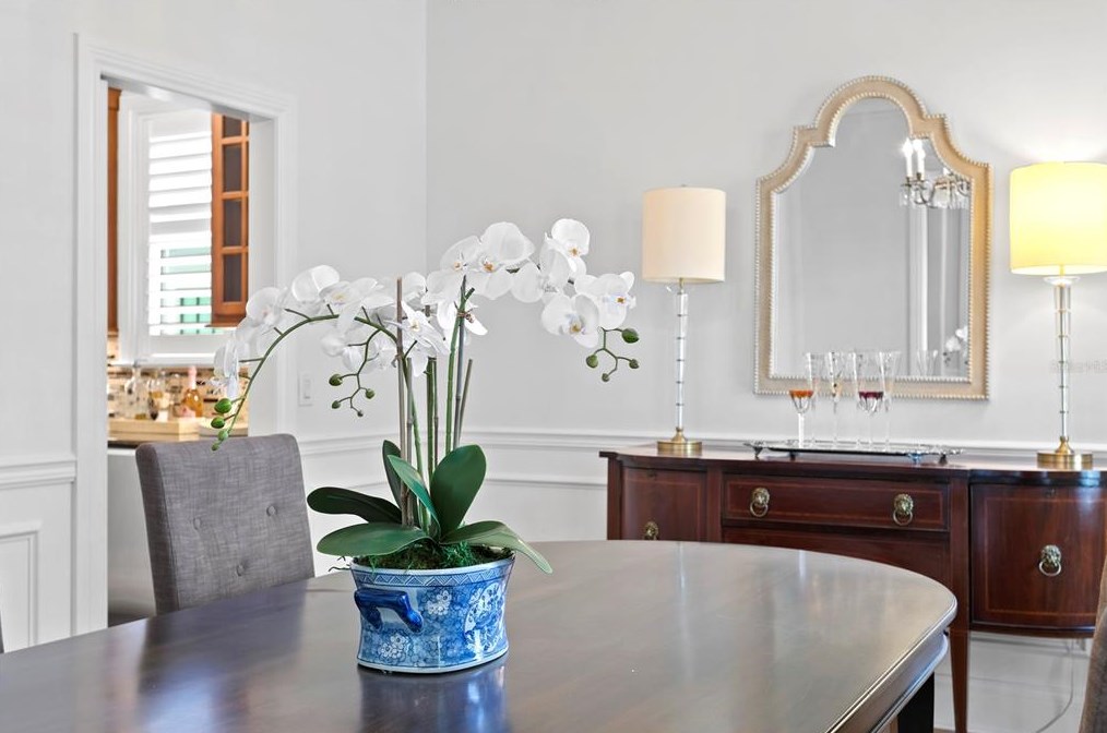 2108 Watrous Ave, Tampa FL  33606-3047 exterior