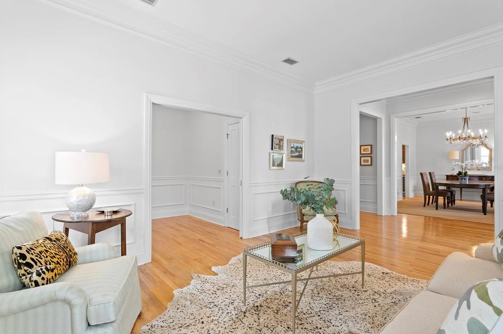 2108 Watrous Ave, Tampa FL  33606-3047 exterior