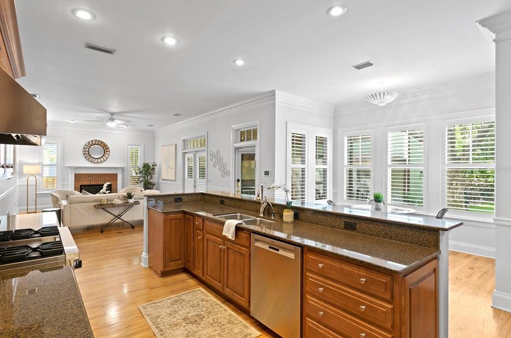 2108 Watrous Ave, Tampa FL  33606-3047 exterior