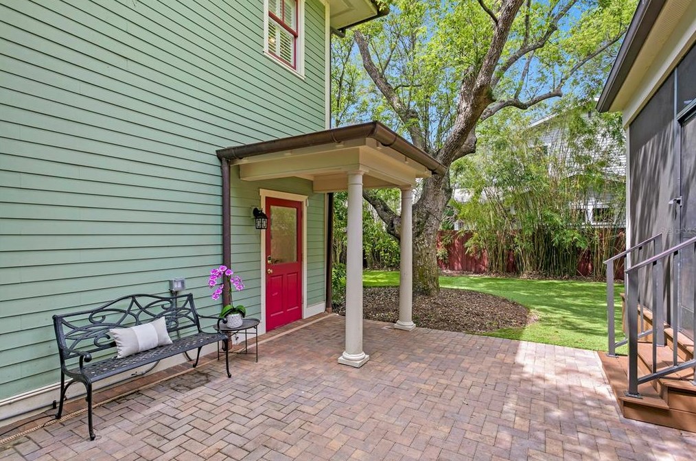 2108 Watrous Ave, Tampa FL  33606-3047 exterior