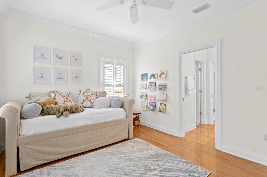 2108 Watrous Ave, Tampa FL  33606-3047 exterior