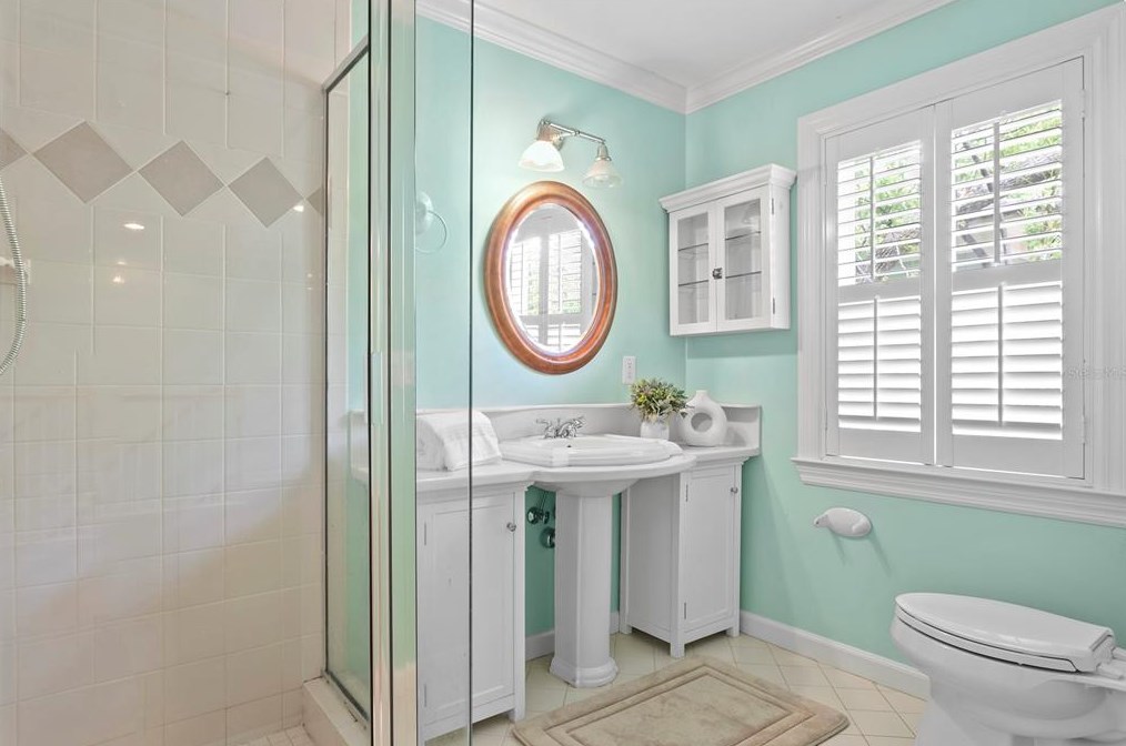 2108 Watrous Ave, Tampa FL  33606-3047 exterior