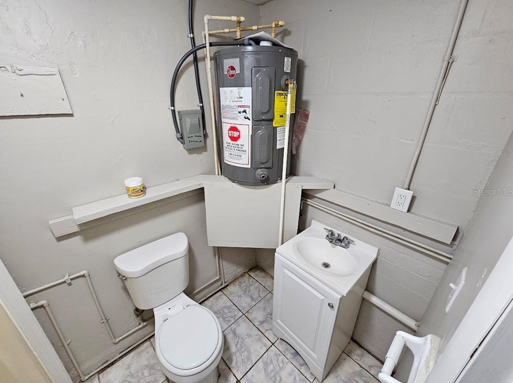 2040 Maureen Dr, Tarpon Springs FL  34690-4129 exterior