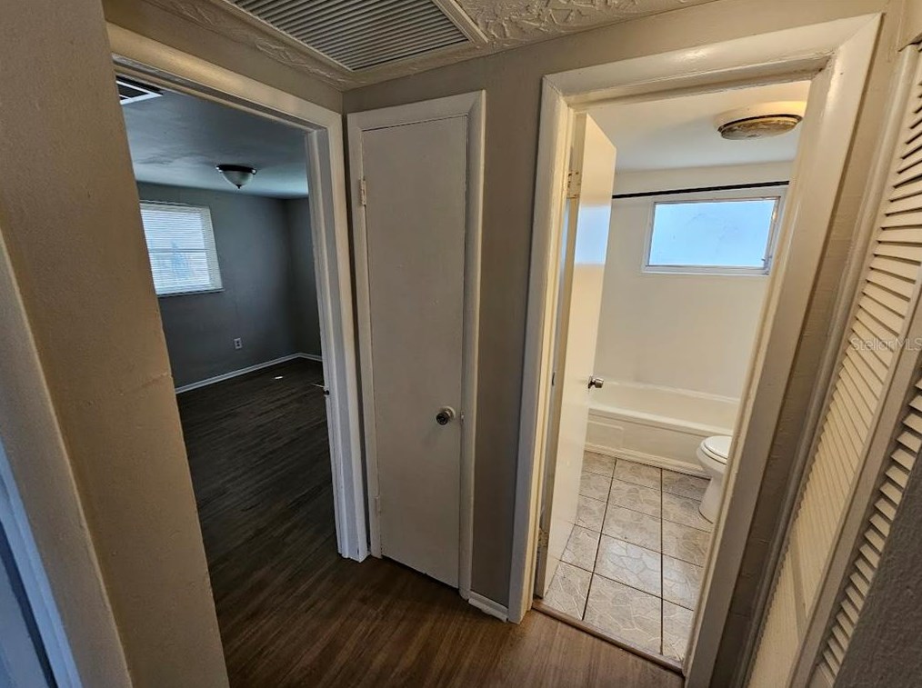 2040 Maureen Dr, Tarpon Springs FL  34690-4129 exterior