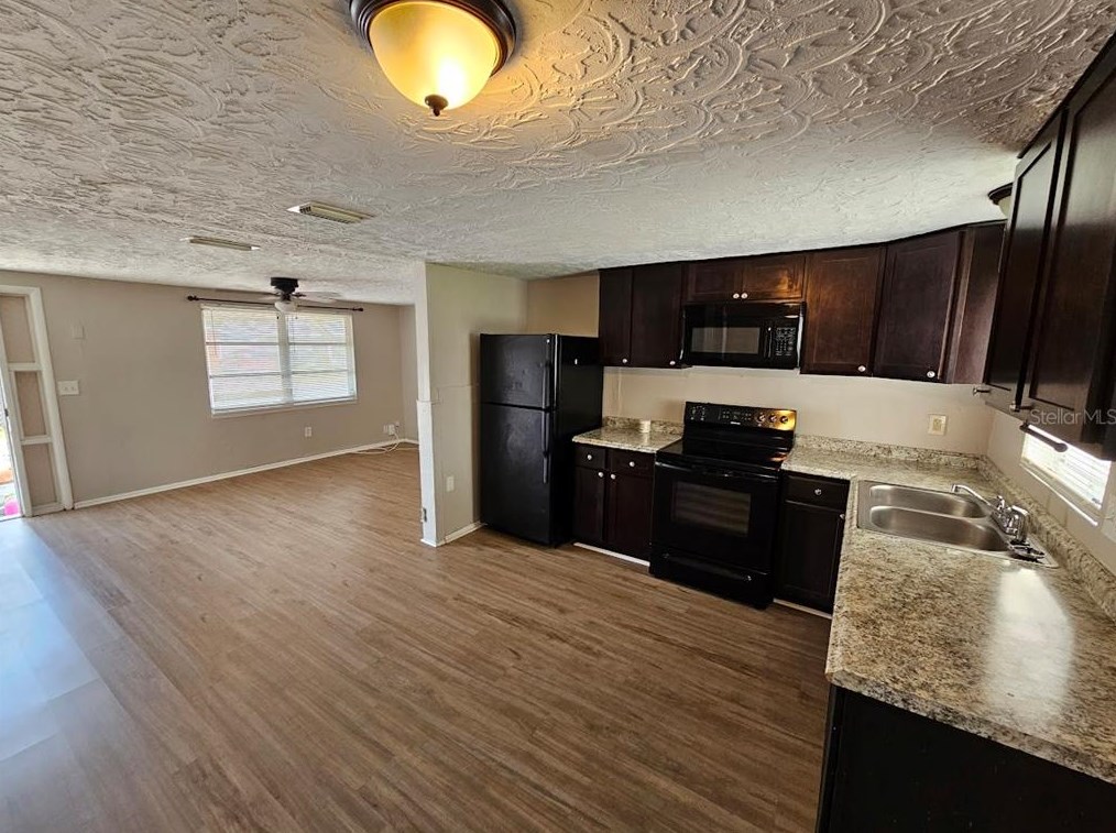 2040 Maureen Dr, Tarpon Springs FL  34690-4129 exterior