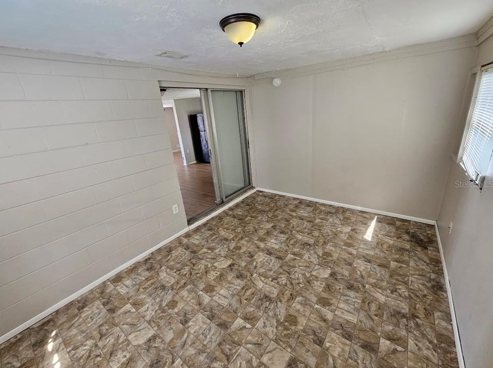 2040 Maureen Dr, Tarpon Springs FL  34690-4129 exterior