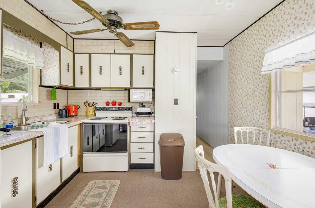 38449 Willoughby Dr, Zephyrhills FL  33540-6514 exterior