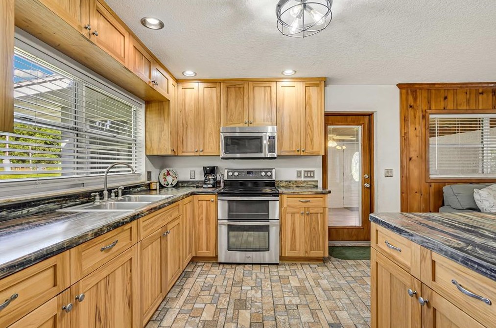 14748 Matt Barthle Rd, Dade City FL  33525-7332 exterior