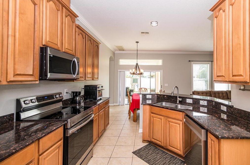 30618 Latourette Dr, Zephyrhills FL 33545-7012 exterior