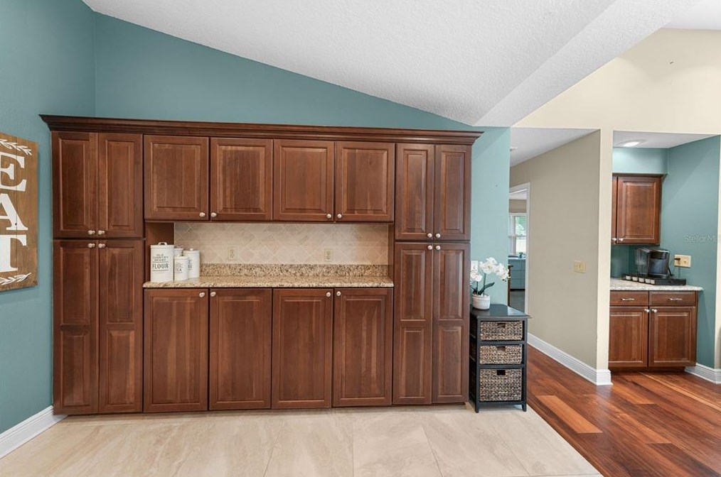 430 Cypress Creek Cir, Oldsmar FL  34677-2009 exterior