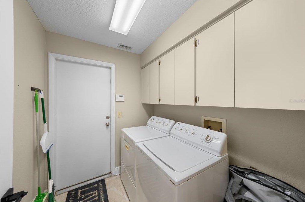 430 Cypress Creek Cir, Oldsmar FL  34677-2009 exterior