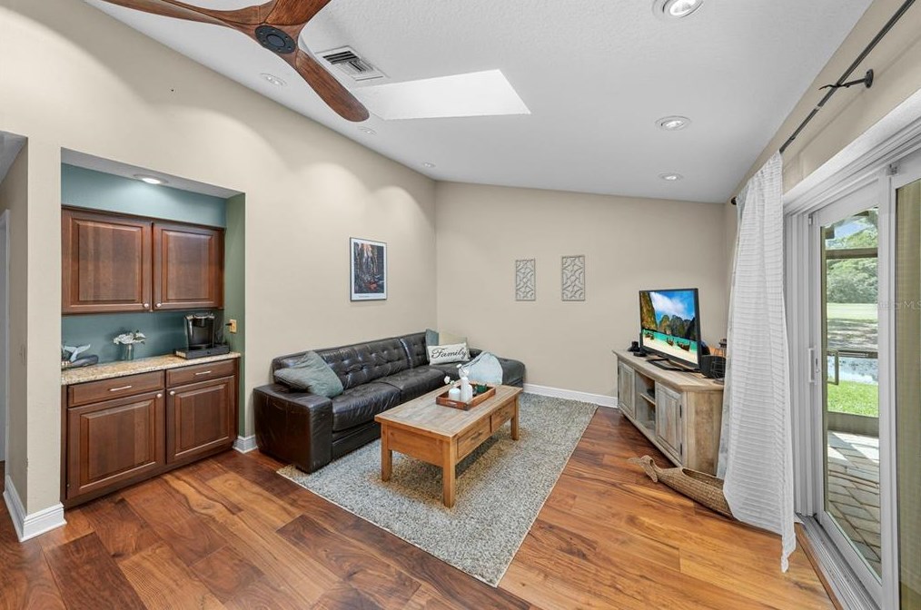 430 Cypress Creek Cir, Oldsmar FL  34677-2009 exterior