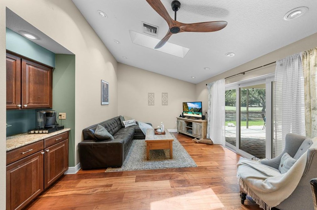 430 Cypress Creek Cir, Oldsmar FL  34677-2009 exterior