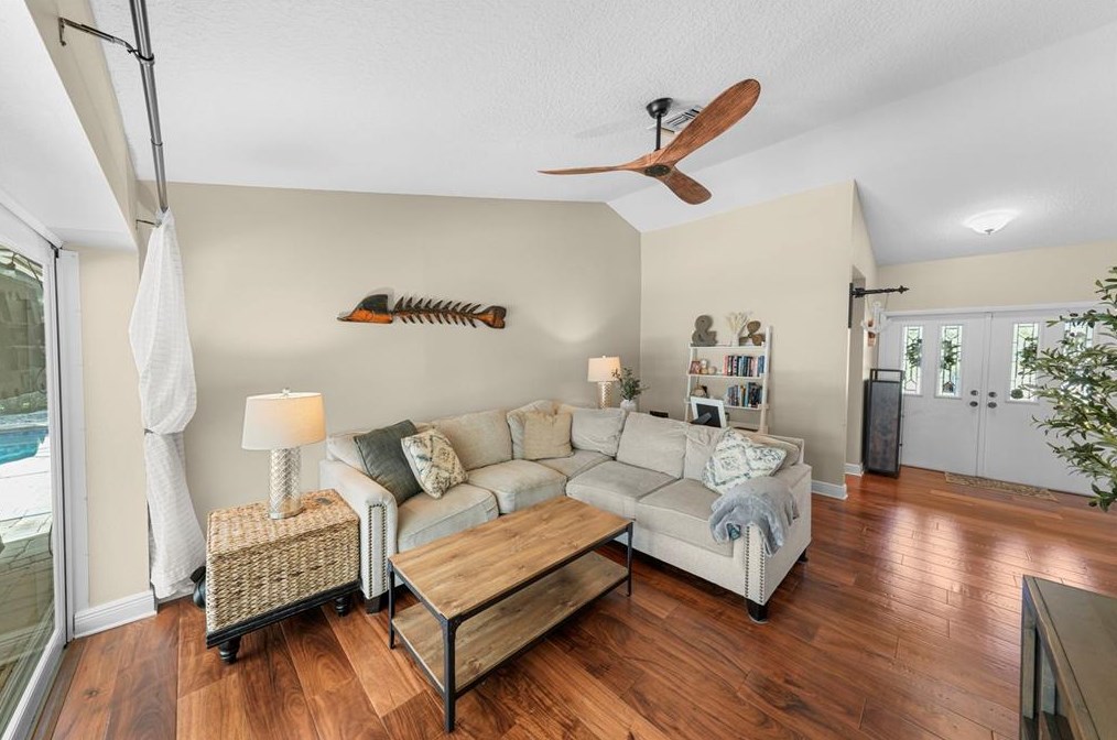 430 Cypress Creek Cir, Oldsmar FL  34677-2009 exterior