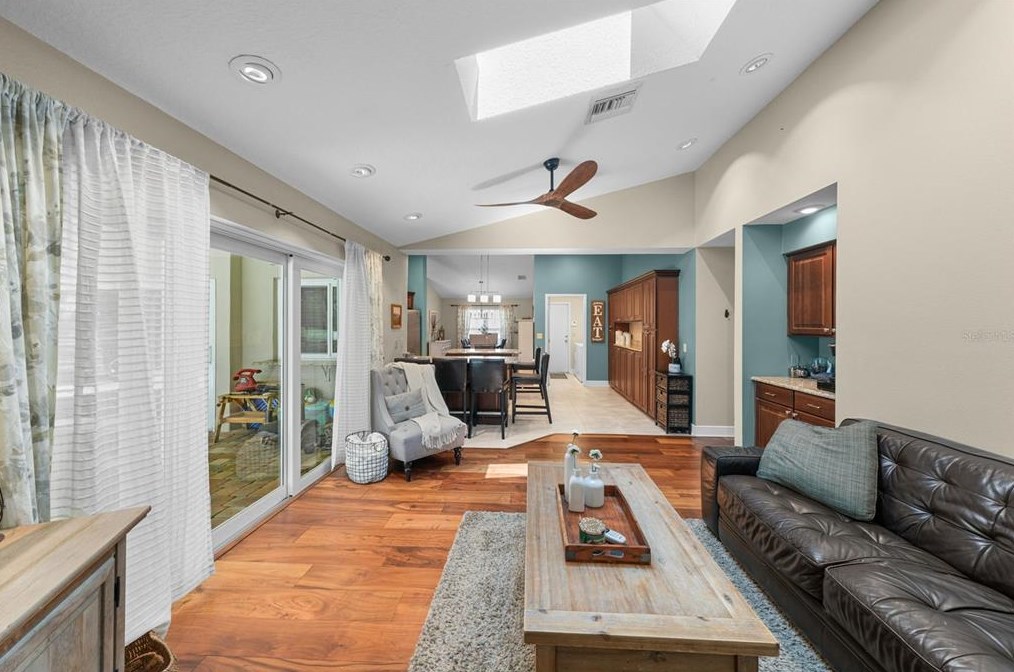 430 Cypress Creek Cir, Oldsmar FL  34677-2009 exterior