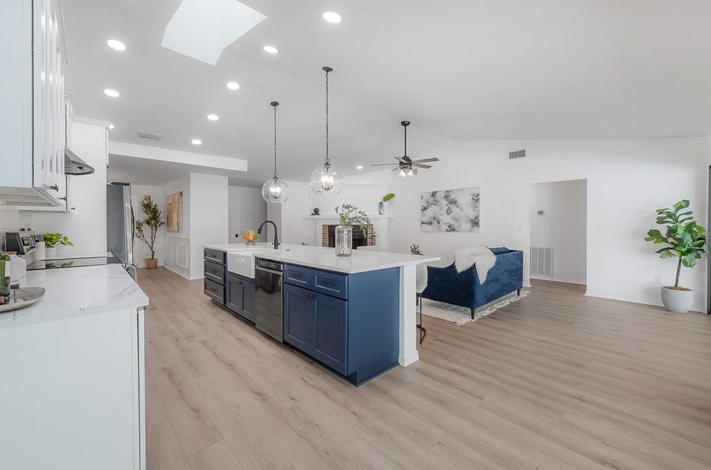 1046 Sylvia Ln, Tampa FL  33613-2007 exterior