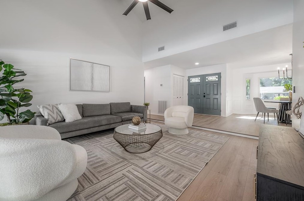 1046 Sylvia Ln, Tampa FL  33613-2007 exterior