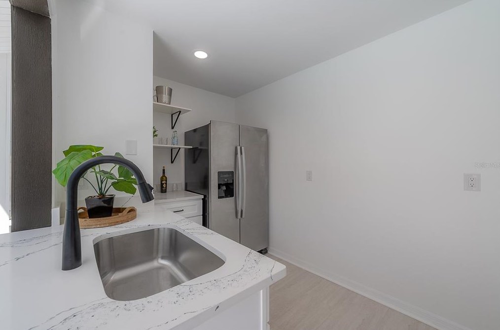 1046 Sylvia Ln, Tampa FL  33613-2007 exterior