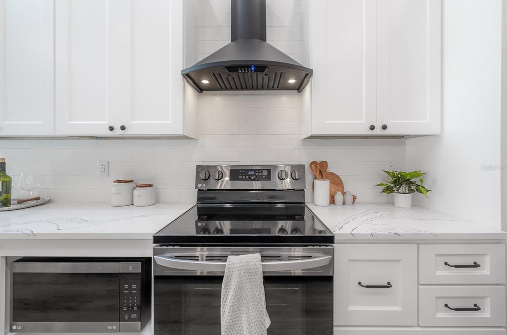 1046 Sylvia Ln, Tampa FL  33613-2007 exterior