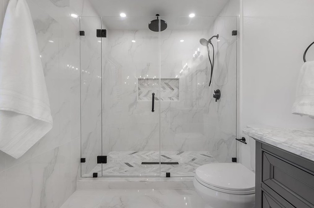 1046 Sylvia Ln, Tampa FL  33613-2007 exterior