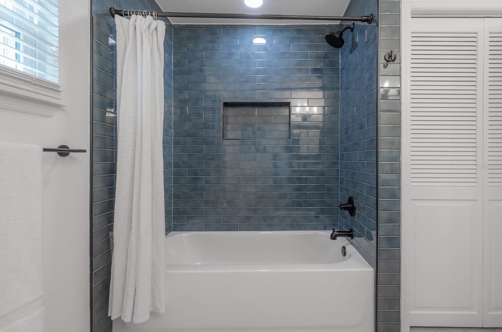 1046 Sylvia Ln, Tampa FL  33613-2007 exterior