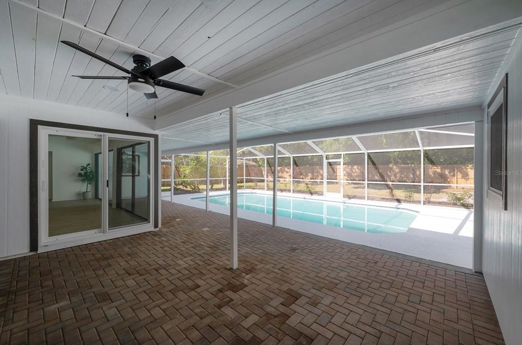 1046 Sylvia Ln, Tampa FL  33613-2007 exterior