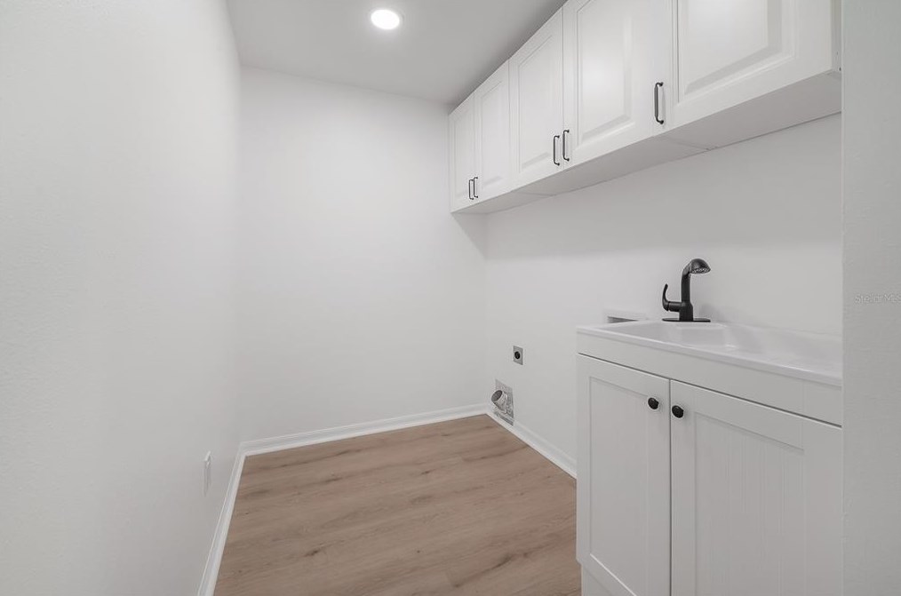 1046 Sylvia Ln, Tampa FL  33613-2007 exterior