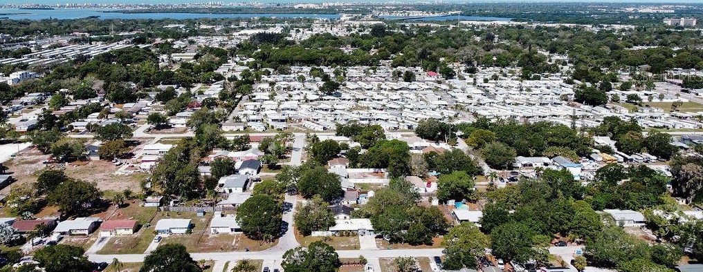 4287 Tyler Cir, Saint Petersburg FL  33709-4507 exterior