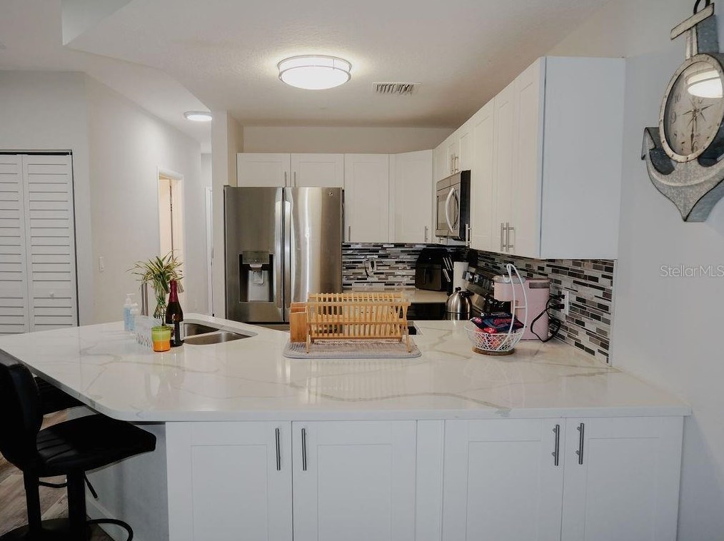 4287 Tyler Cir, Saint Petersburg FL  33709-4507 exterior