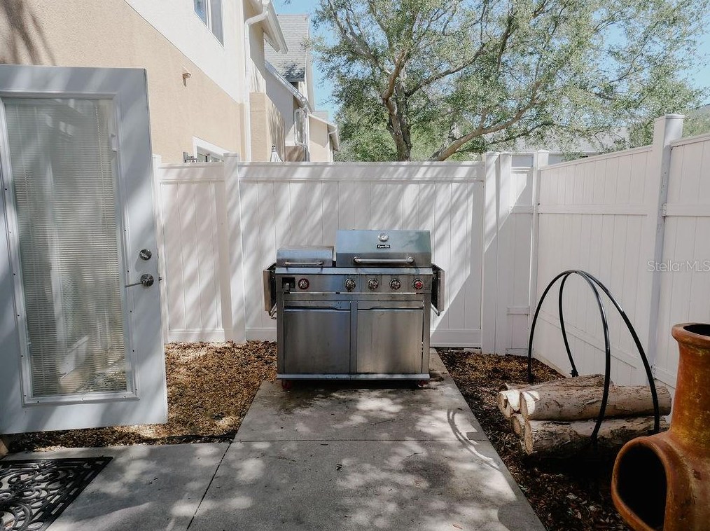 4287 Tyler Cir, Saint Petersburg FL  33709-4507 exterior