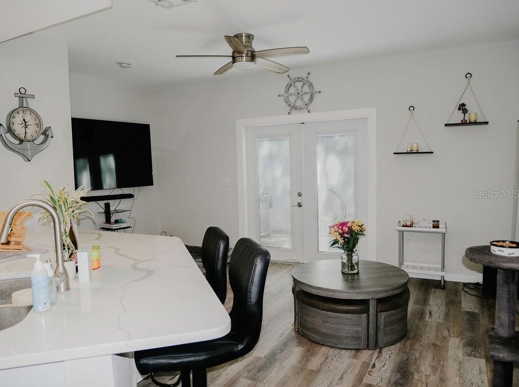 4287 Tyler Cir, Saint Petersburg FL  33709-4507 exterior