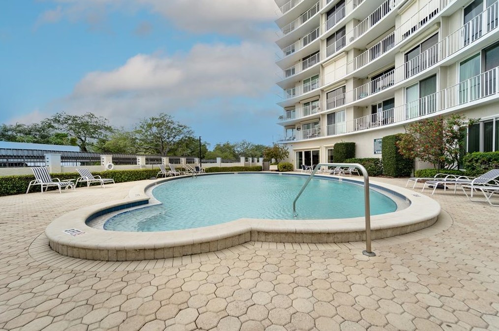 2611 Bayshore Blvd, Tampa FL  33629-7353 exterior