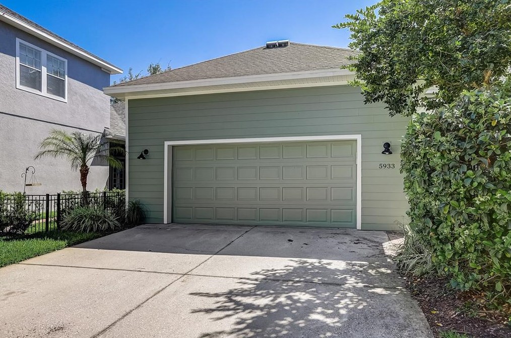 5933 Fishhawk Crossing Blvd, Lithia FL  33547-5885 exterior
