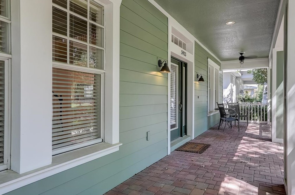 5933 Fishhawk Crossing Blvd, Lithia FL  33547-5885 exterior
