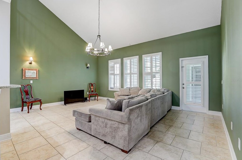 5933 Fishhawk Crossing Blvd, Lithia FL  33547-5885 exterior