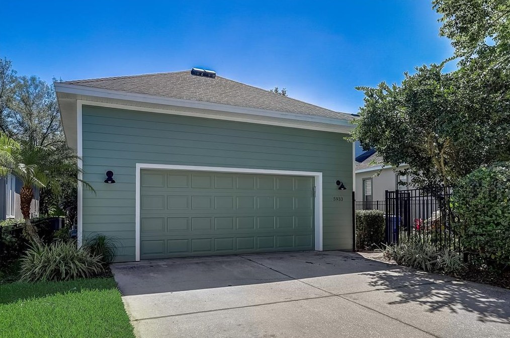 5933 Fishhawk Crossing Blvd, Lithia FL  33547-5885 exterior