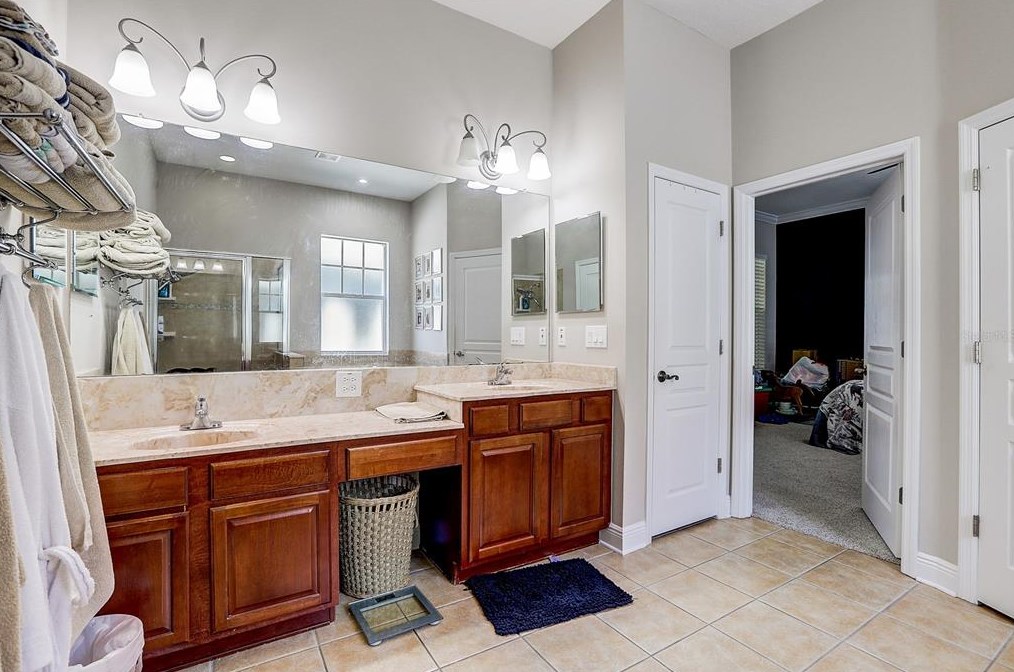 5933 Fishhawk Crossing Blvd, Lithia FL  33547-5885 exterior