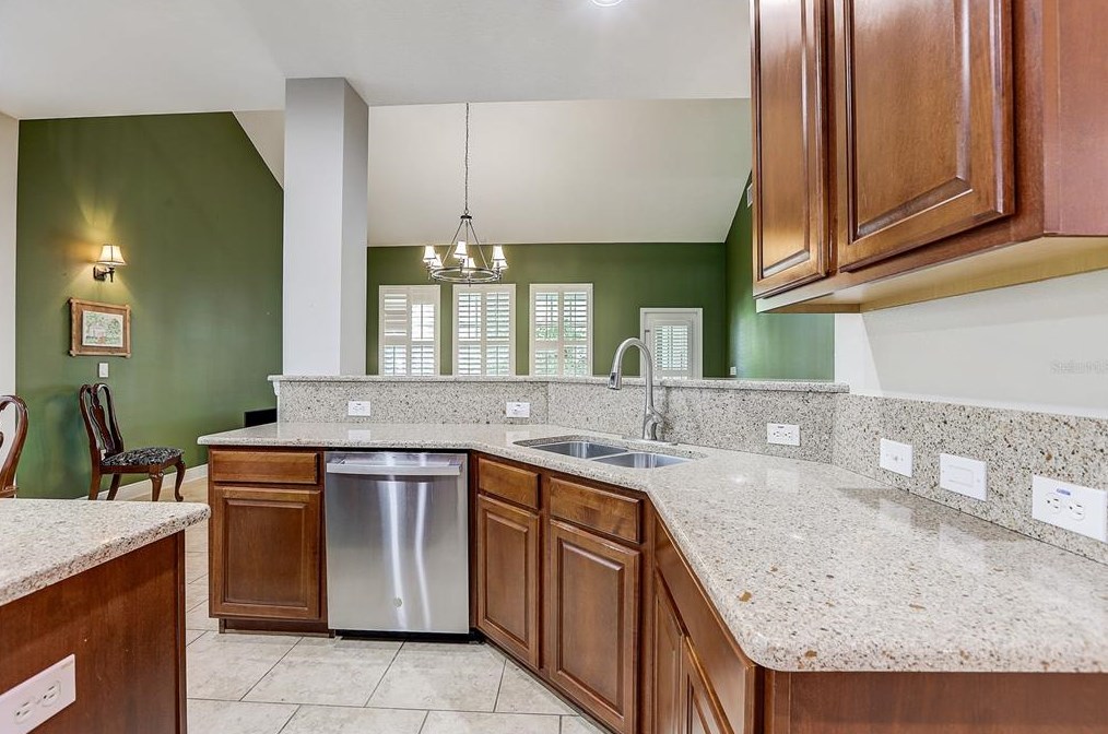 5933 Fishhawk Crossing Blvd, Lithia FL  33547-5885 exterior
